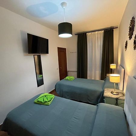 Habitaciones Figueroa Madrid Bagian luar foto